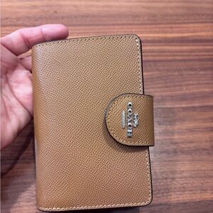 Coach Medium Corner Zip Wallet in Tan. NWOT